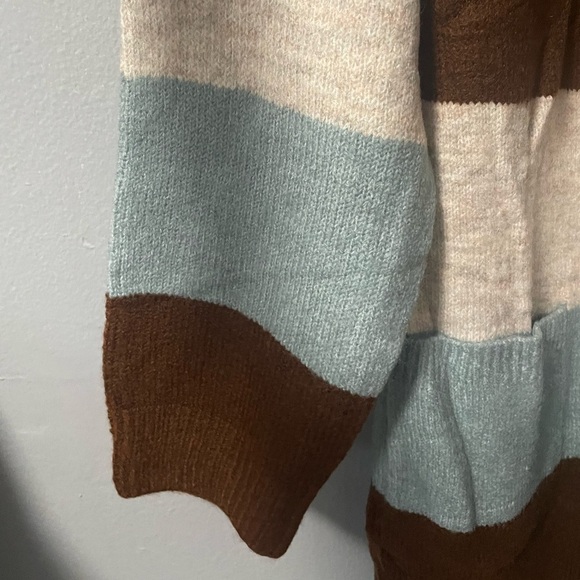 NWT Miracle Two Toned Color Block
Long Body Knit Open Cardigan. Size S/M - Picture 5 of 7